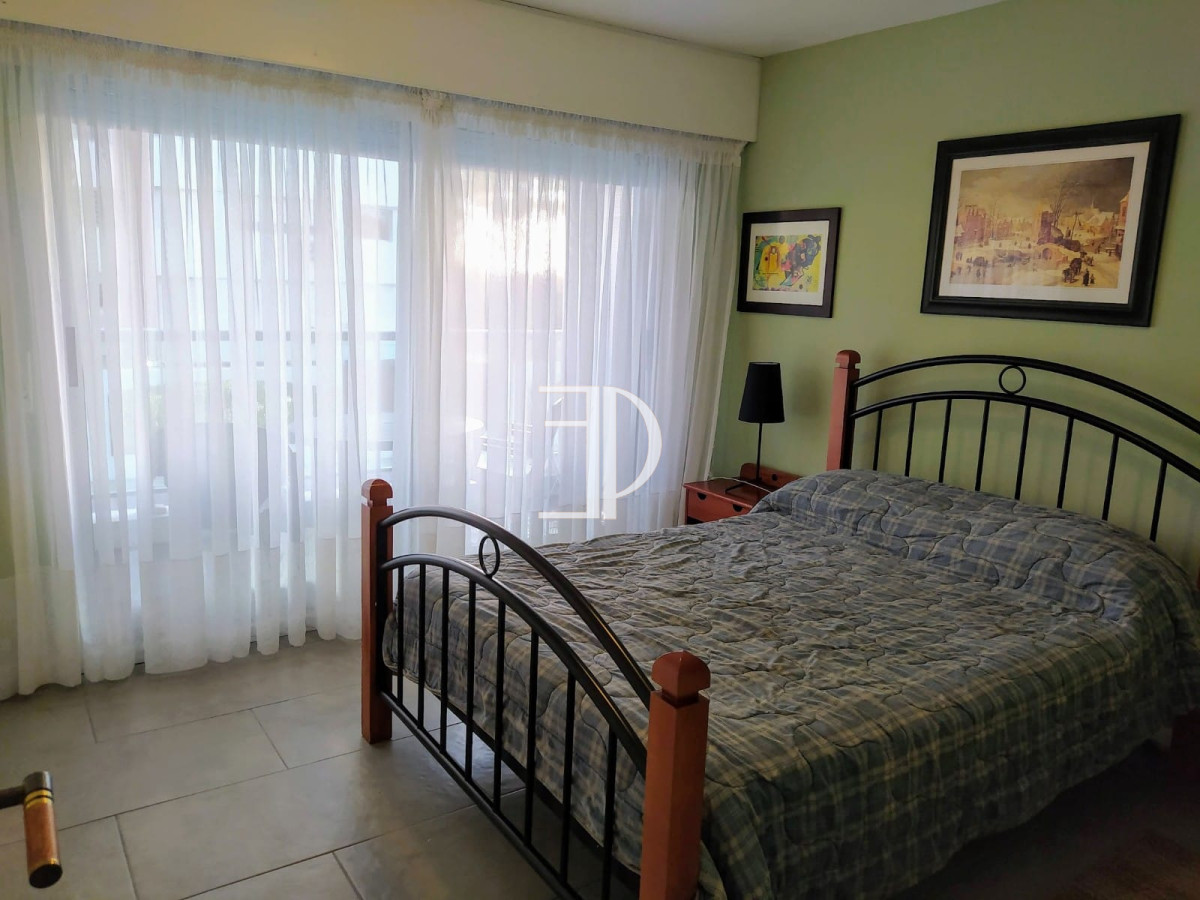 Apartamento ID.561 - Apartamento en venta de 2 dormitorios en Playa Mansa, Punta del Este