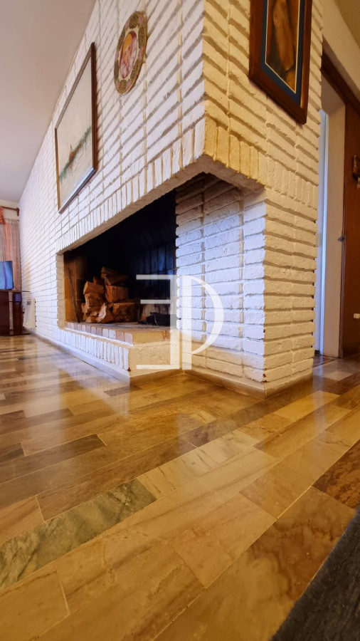 Apartamento ID.517 - Apartamento en venta de 4 dormitorios en Playa Mansa Punta del Este