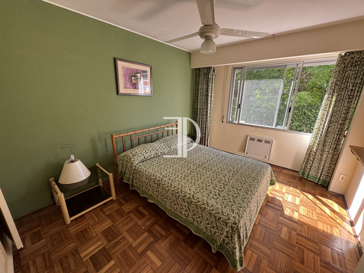 Apartamento ID.517 - Apartamento en venta de 4 dormitorios en Playa Mansa Punta del Este