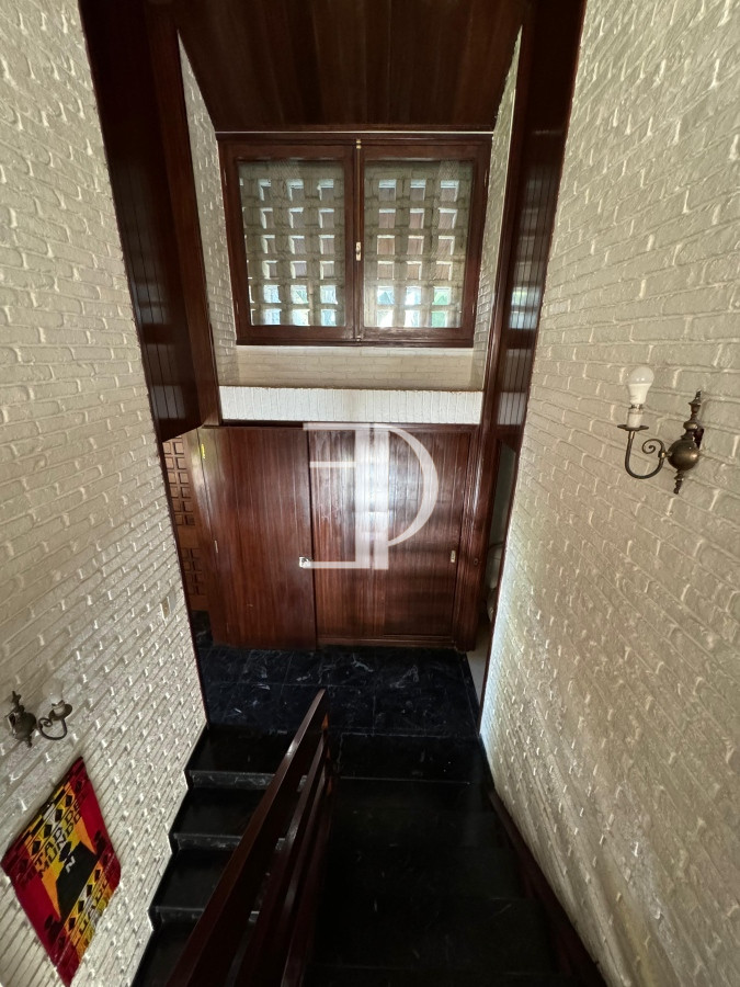 Casa ID.353 - Casa en venta 5 dormitorios en Playa Mansa, Punta del Este