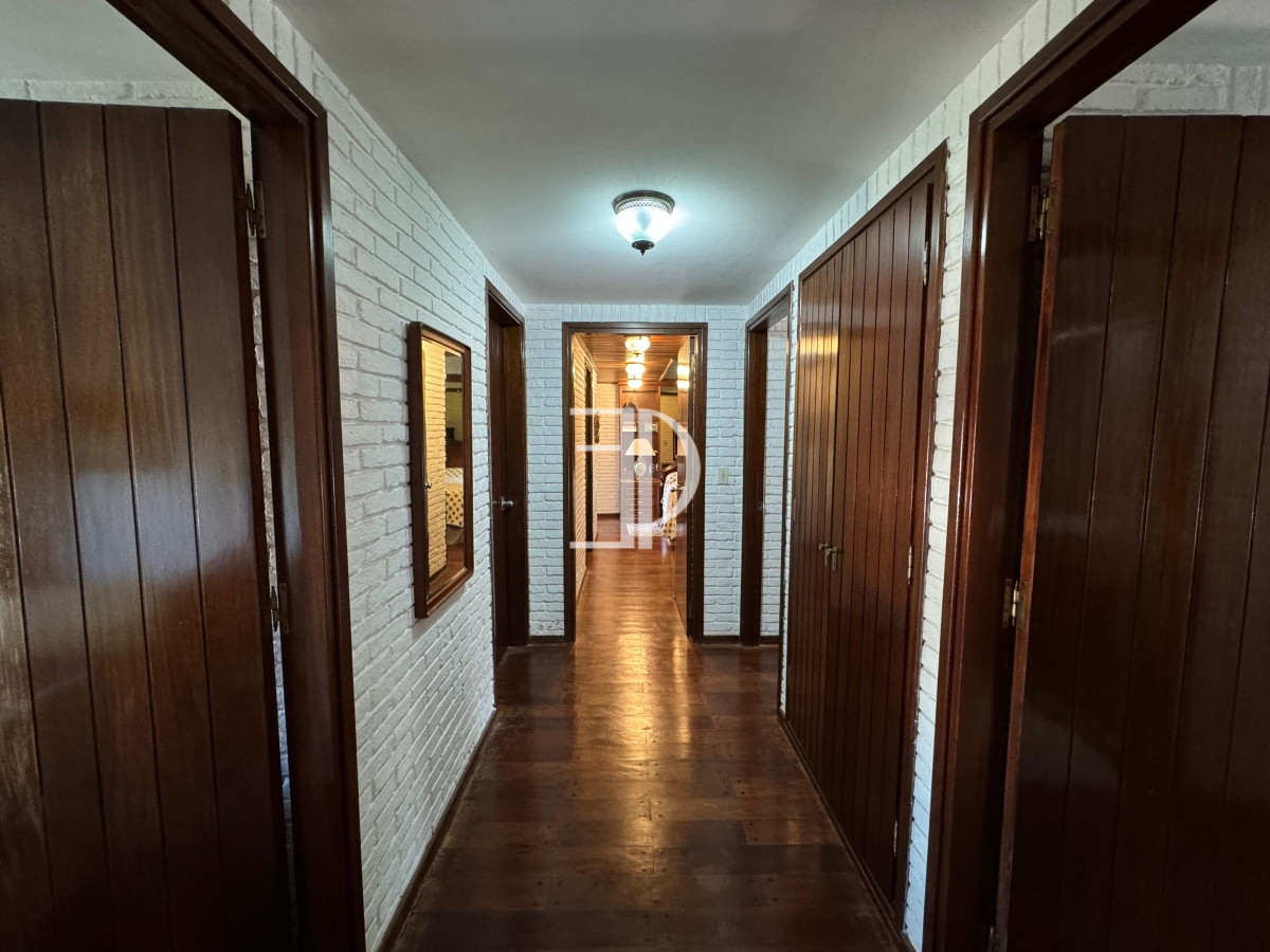 Casa ID.353 - Casa en venta 5 dormitorios en Playa Mansa, Punta del Este