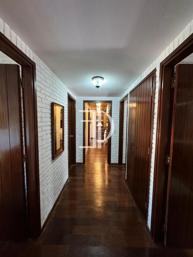 Casa ID.353 - Casa en venta 5 dormitorios en Playa Mansa, Punta del Este