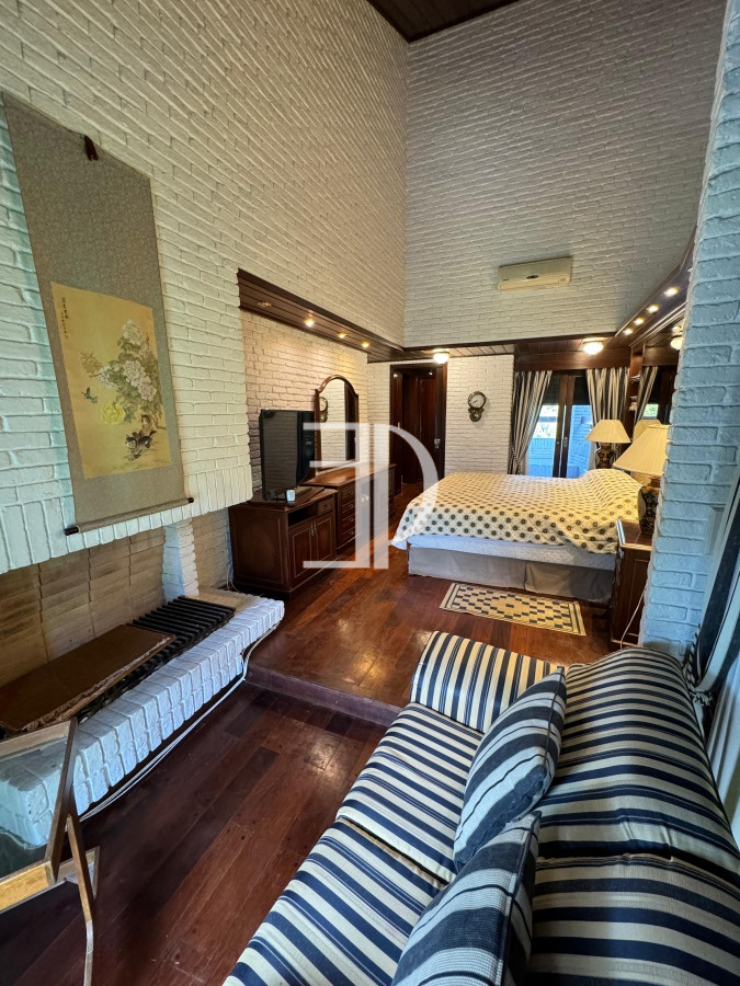 Casa ID.353 - Casa en venta 5 dormitorios en Playa Mansa, Punta del Este