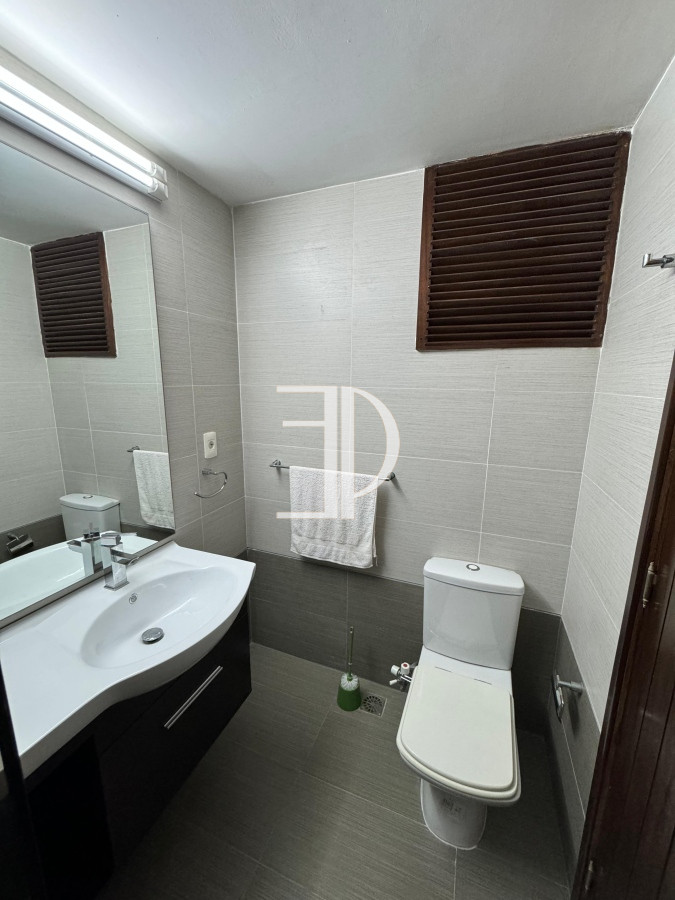 Casa ID.353 - Casa en venta 5 dormitorios en Playa Mansa, Punta del Este