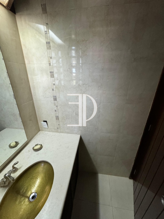 Casa ID.353 - Casa en venta 5 dormitorios en Playa Mansa, Punta del Este
