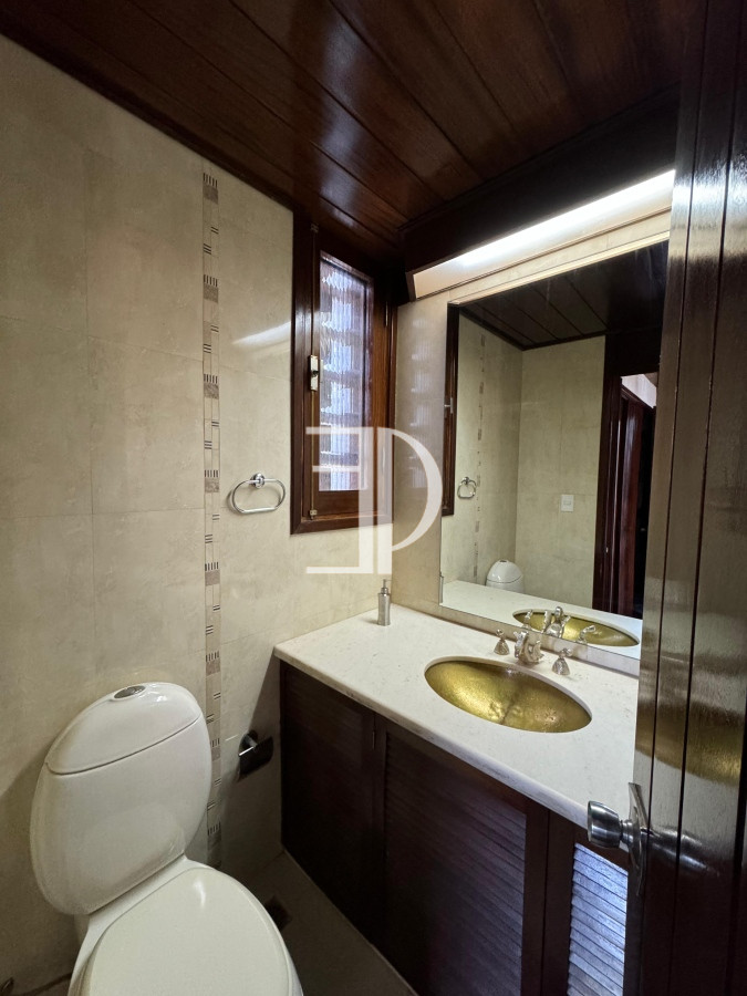 Casa ID.353 - Casa en venta 5 dormitorios en Playa Mansa, Punta del Este