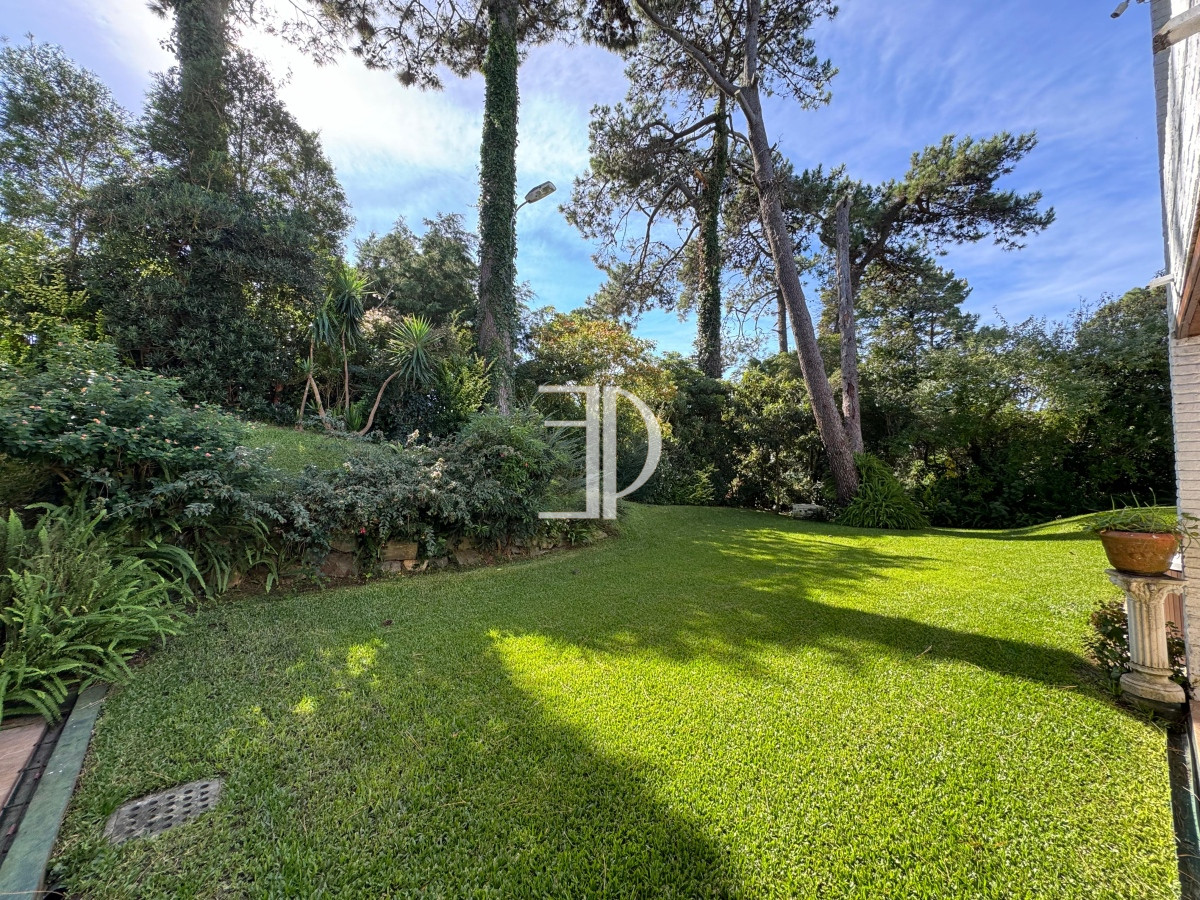 Casa ID.353 - Casa en venta 5 dormitorios en Playa Mansa, Punta del Este