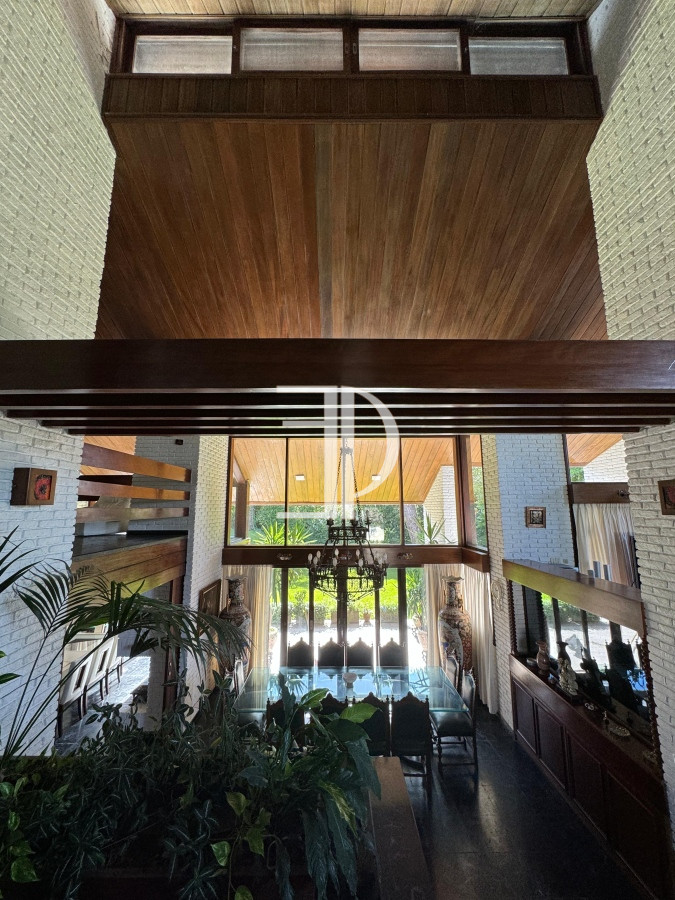 Casa ID.353 - Casa en venta 5 dormitorios en Playa Mansa, Punta del Este