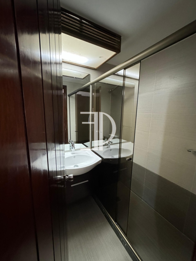 Casa ID.353 - Casa en venta 5 dormitorios en Playa Mansa, Punta del Este