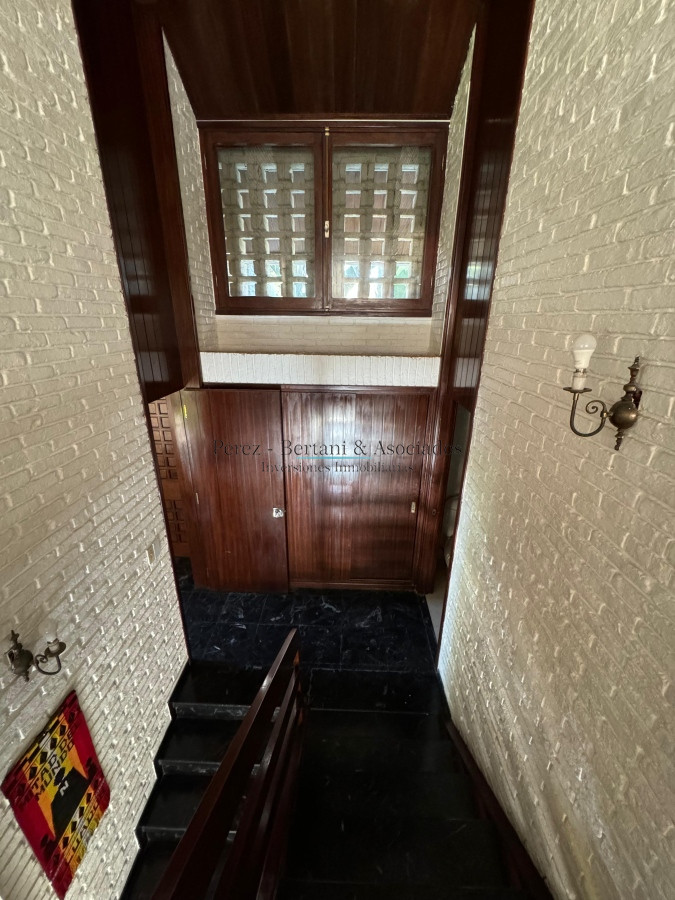 Casa ID.353 - Casa en venta 5 dormitorios en Playa Mansa, Punta del Este