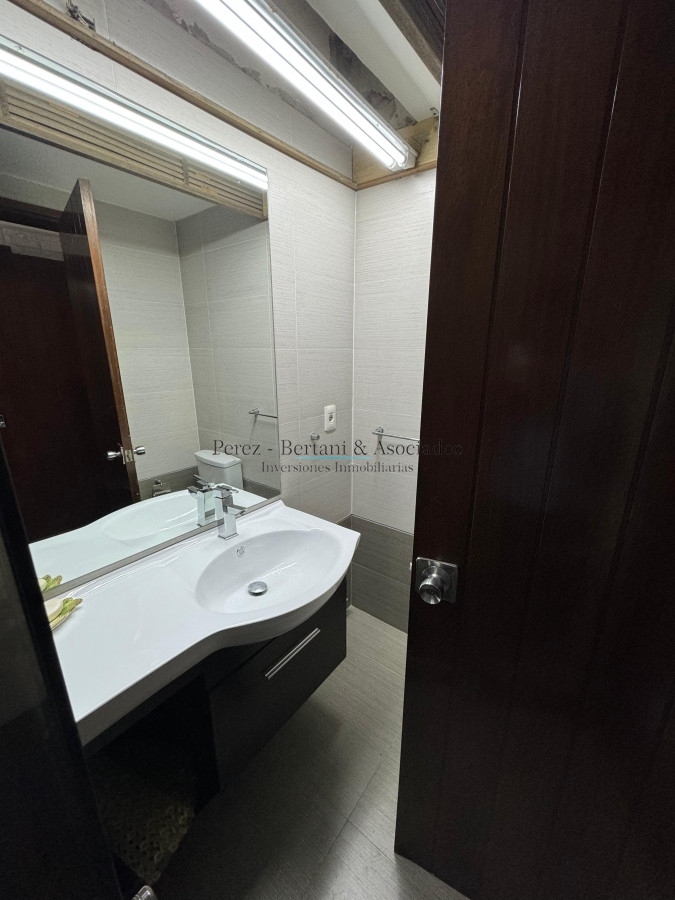 Casa ID.353 - Casa en venta 5 dormitorios en Playa Mansa, Punta del Este