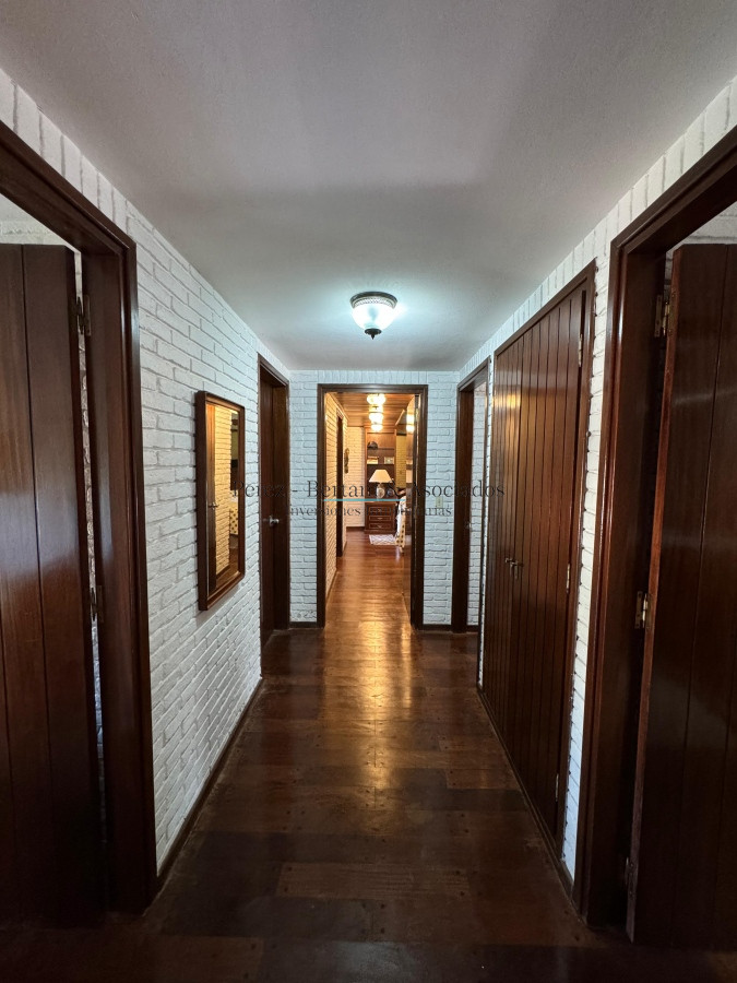 Casa ID.353 - Casa en venta 5 dormitorios en Playa Mansa, Punta del Este