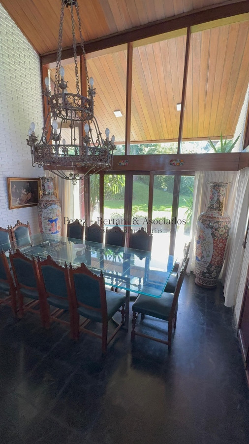 Casa ID.353 - Casa en venta 5 dormitorios en Playa Mansa, Punta del Este