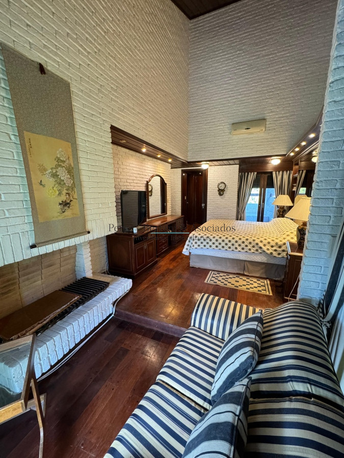 Casa ID.353 - Casa en venta 5 dormitorios en Playa Mansa, Punta del Este