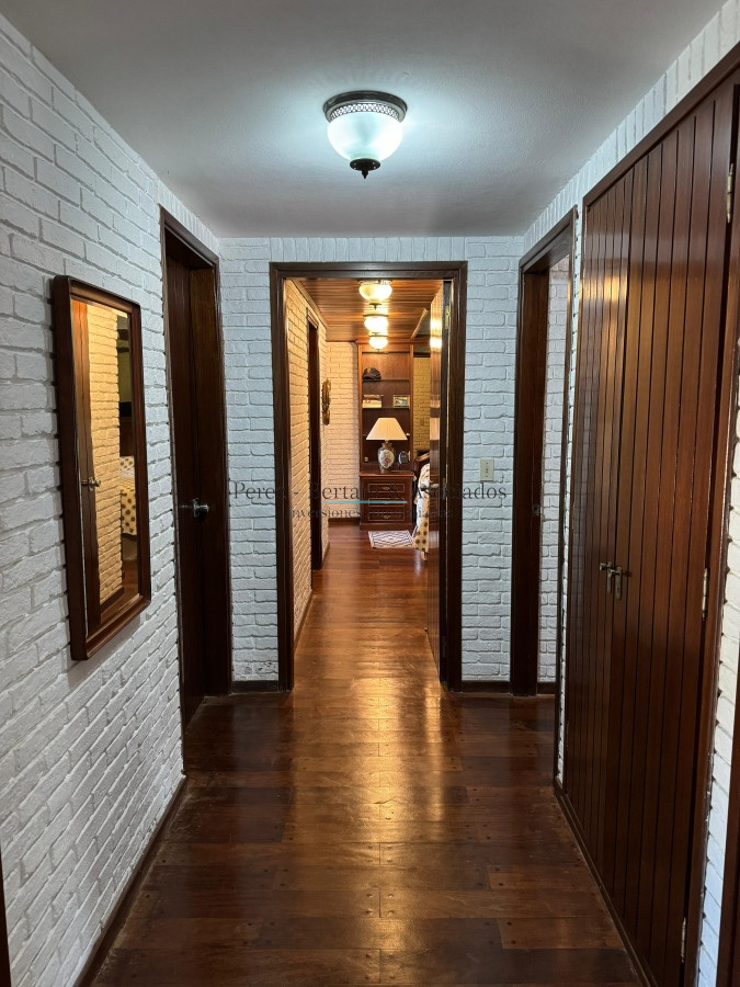 Casa ID.353 - Casa en venta 5 dormitorios en Playa Mansa, Punta del Este