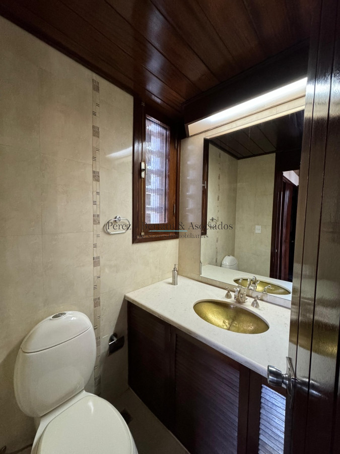 Casa ID.353 - Casa en venta 5 dormitorios en Playa Mansa, Punta del Este