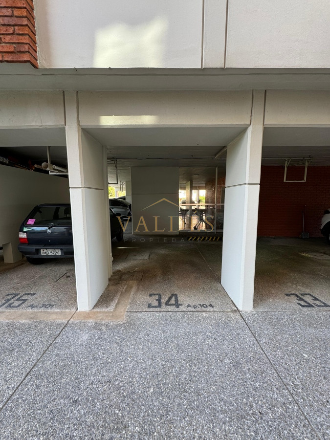 Apartamento ID.3349 - Apartamento en venta 2 dormitorios y medio, Playa Mansa, Punta del Este