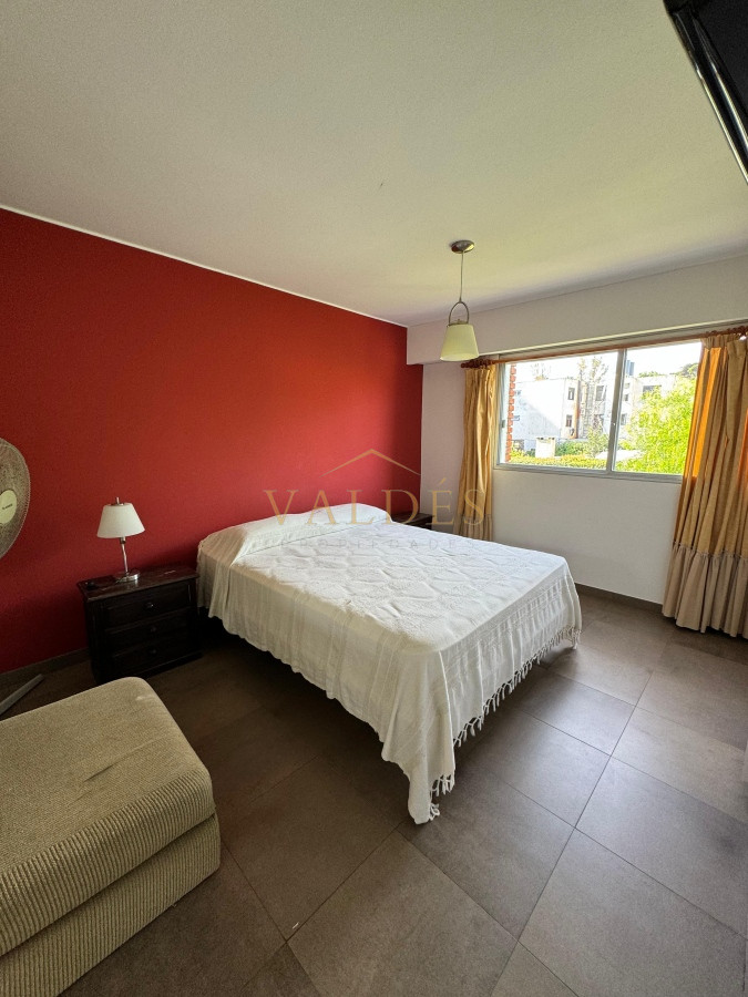 Apartamento ID.3349 - Apartamento en venta 2 dormitorios y medio, Playa Mansa, Punta del Este