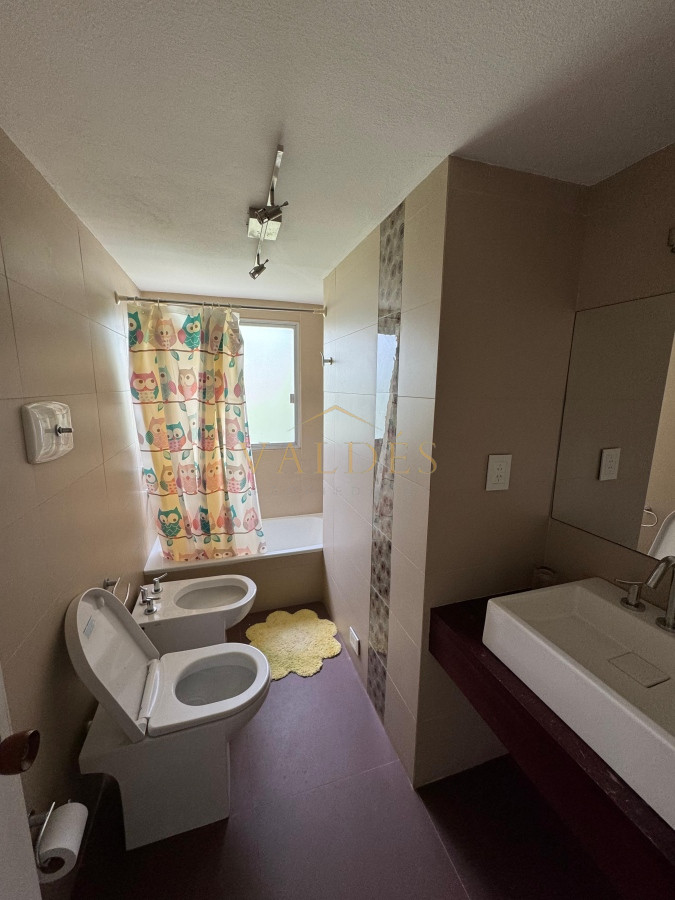 Apartamento ID.3349 - Apartamento en venta 2 dormitorios y medio, Playa Mansa, Punta del Este