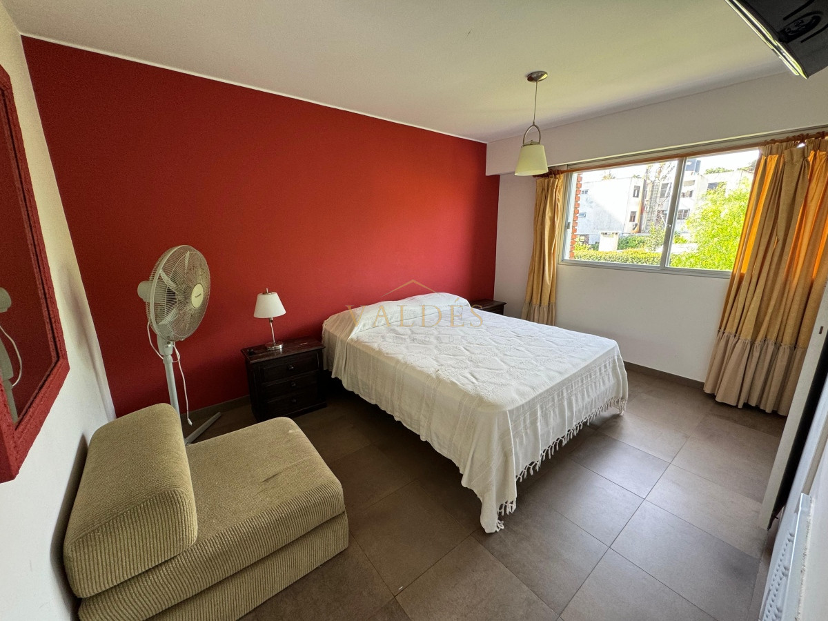 Apartamento ID.3349 - Apartamento en venta 2 dormitorios y medio, Playa Mansa, Punta del Este