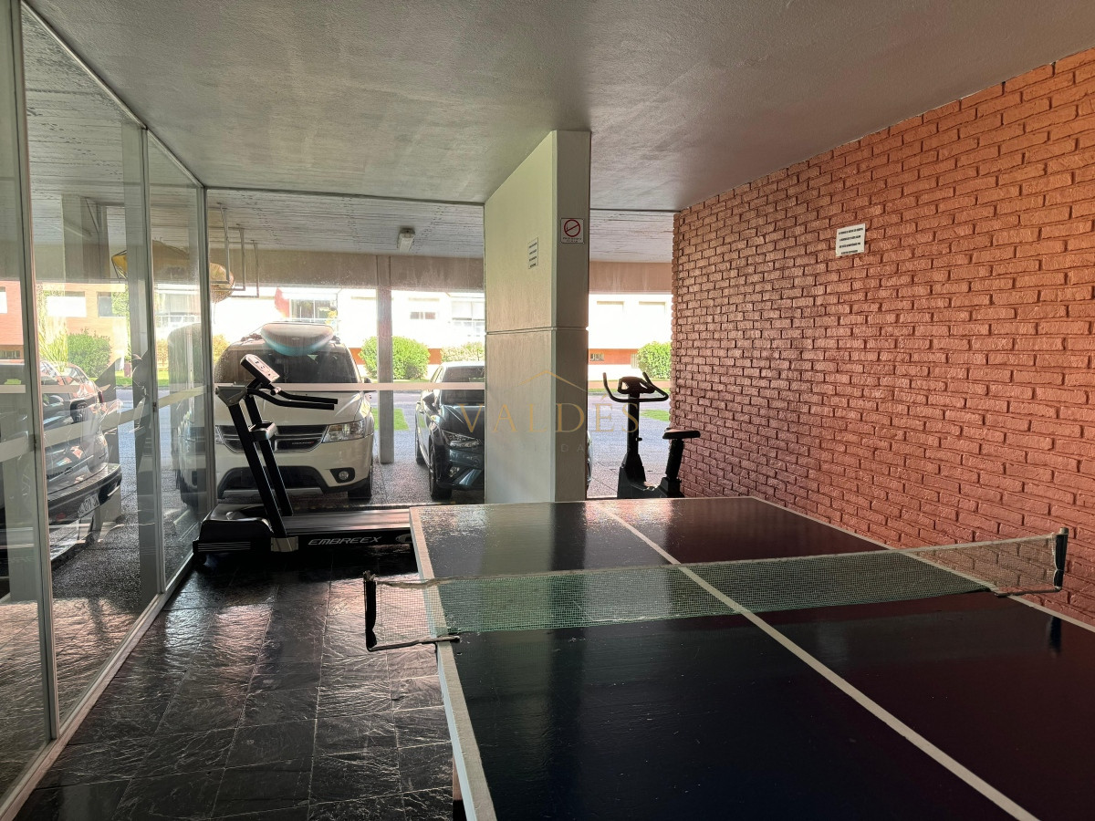 Apartamento ID.3349 - Apartamento en venta 2 dormitorios y medio, Playa Mansa, Punta del Este