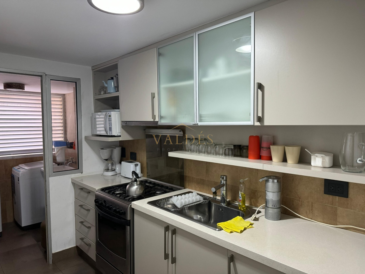 Apartamento ID.3349 - Apartamento en venta 2 dormitorios y medio, Playa Mansa, Punta del Este