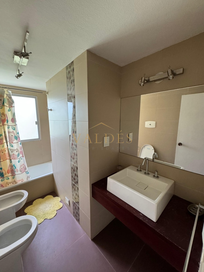 Apartamento ID.3349 - Apartamento en venta 2 dormitorios y medio, Playa Mansa, Punta del Este