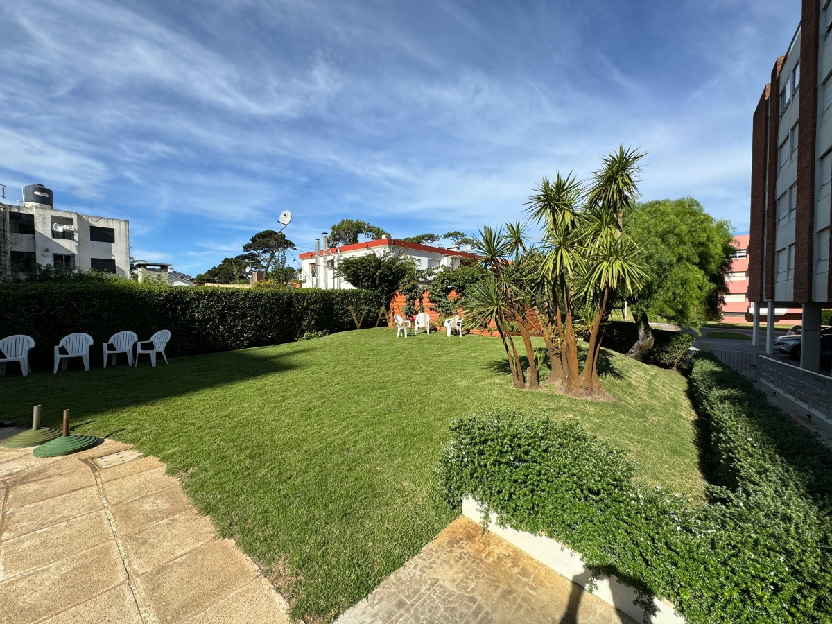 Apartamento ID.3349 - Apartamento en venta 2 dormitorios y medio, Playa Mansa, Punta del Este