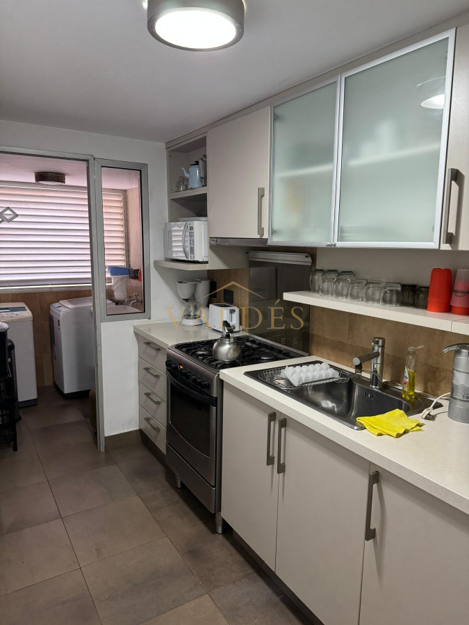 Apartamento ID.3349 - Apartamento en venta 2 dormitorios y medio, Playa Mansa, Punta del Este