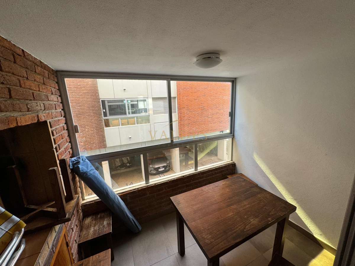 Apartamento ID.3349 - Apartamento en venta 2 dormitorios y medio, Playa Mansa, Punta del Este