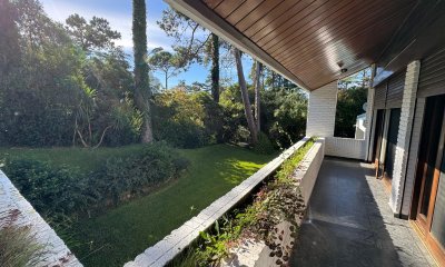 Casa en venta 5 dormitorios en Playa Mansa, Punta del Este