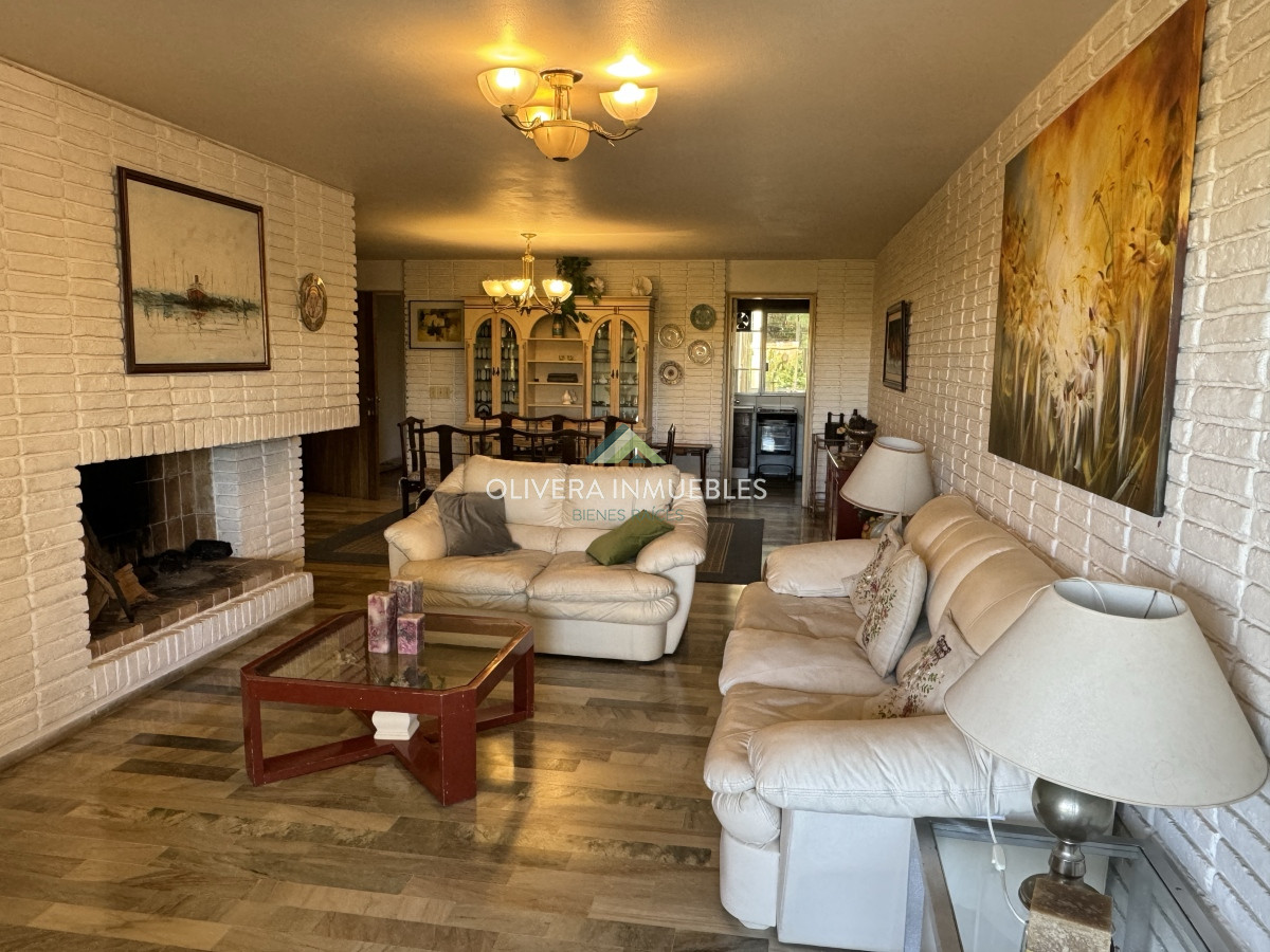 Apartamento ID.11812 - Apartamento en venta de 4 dormitorios en Playa Mansa Punta del Este