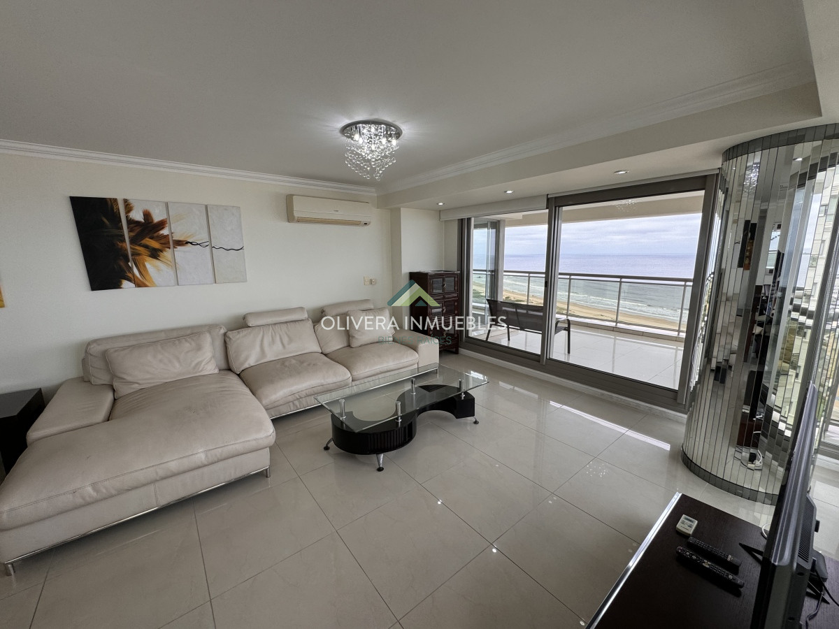 Apartamento ID.12205 - Apartamento en venta de 4 dormitorios en Playa Brava, Punta del Este