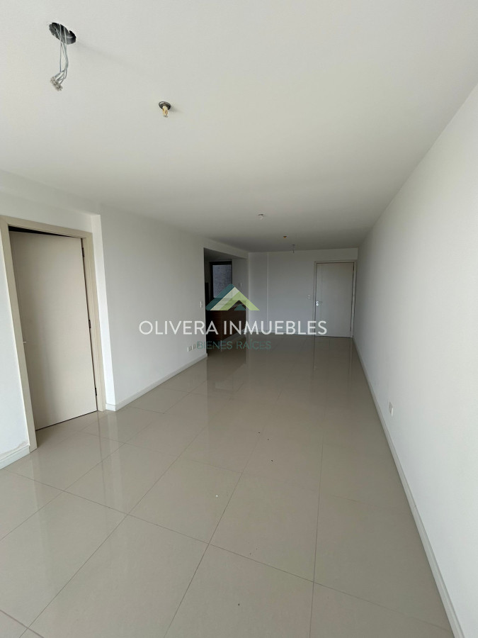 Apartamento ID.2222 - Apartamento en venta en Punta del Este, sobre la Avenida Roosvelt en Edificio Gala Vista