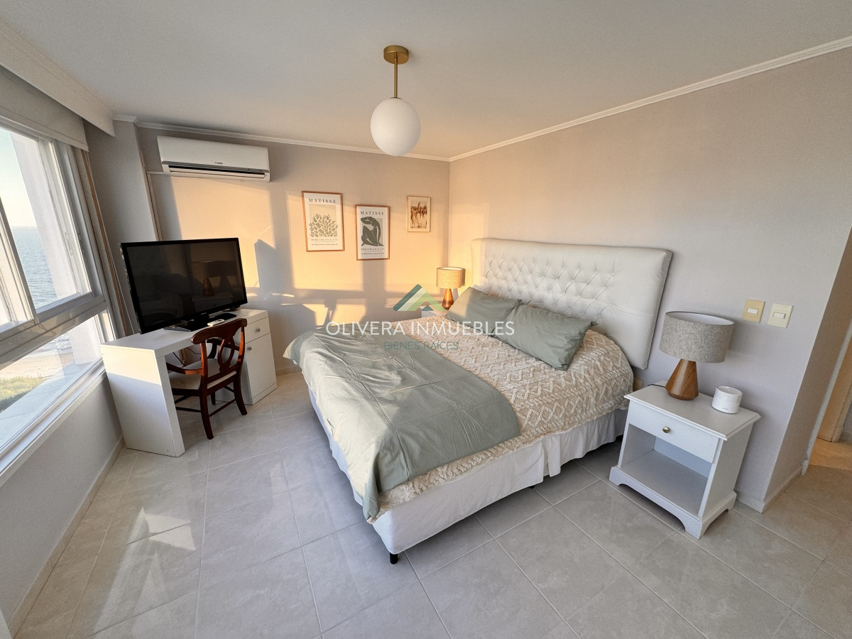 Apartamento ID.12358 - Apartamento en venta de 4 dormitorios en Playa Mansa, Punta del Este