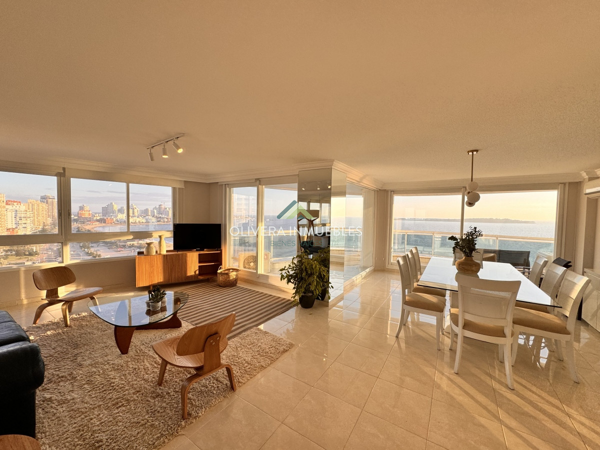 Apartamento ID.12358 - Apartamento en venta de 4 dormitorios en Playa Mansa, Punta del Este