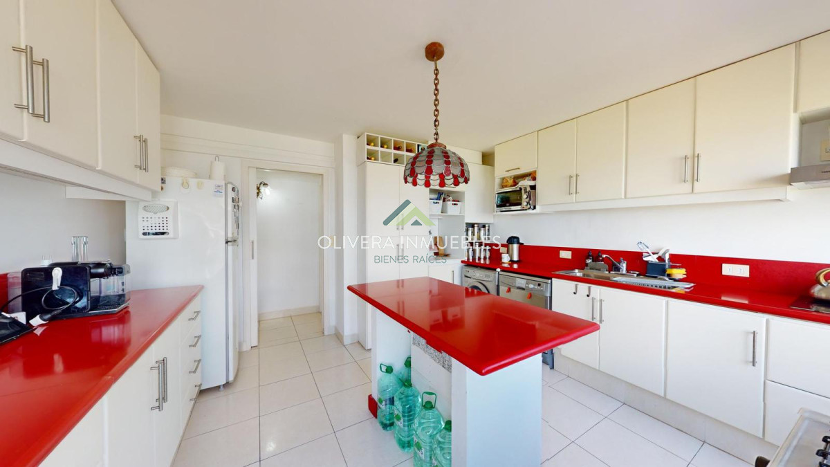 Apartamento ID.12118 - Apartamento en primera línea de la mansa, precio en Oportunidad. 3 dormitorios.