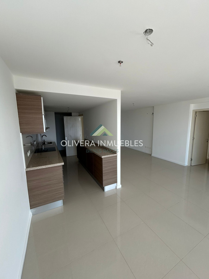 Apartamento ID.2232 - Apartamento en venta en Punta del Este, sobre la Avenida Roosvelt en Edificio Gala Vista