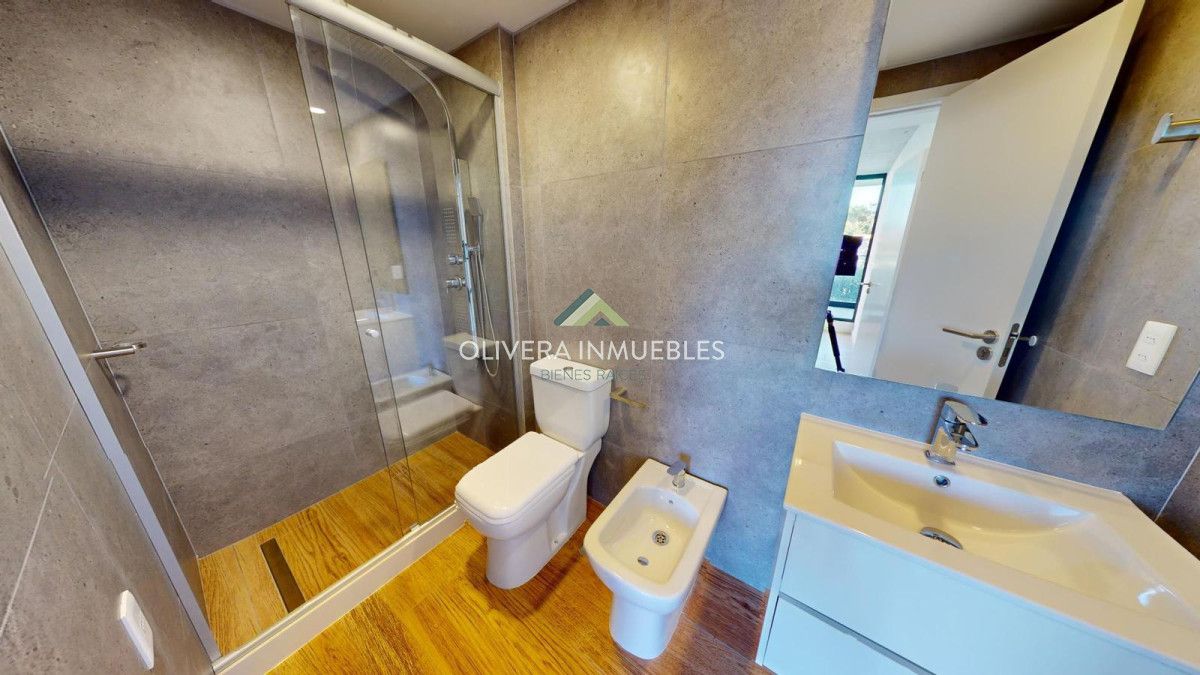 Apartamento ID.12138 - Oportunidad en primera línea, 2 dormitorios, 2 baños.