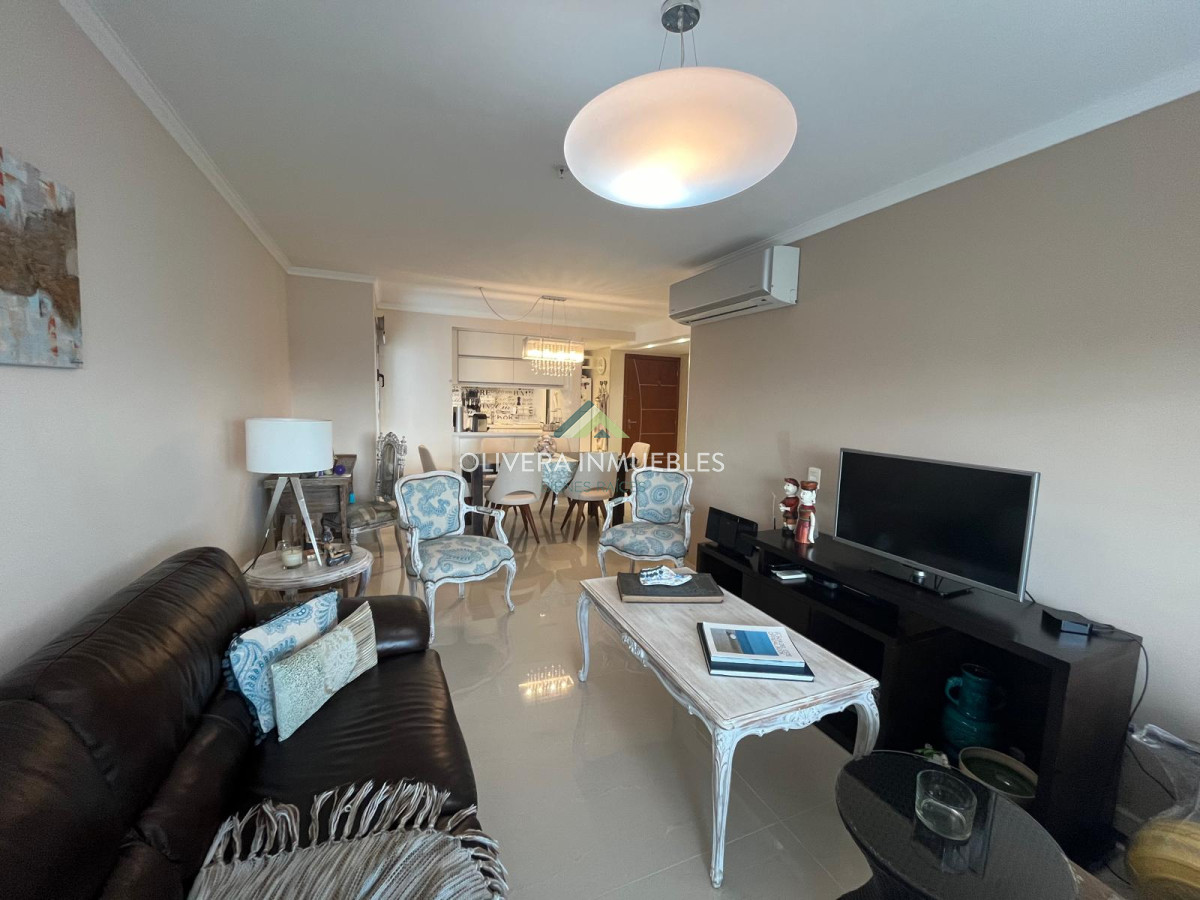 Apartamento ID.13713 - Apartamento en venta a pasos del mar, Punta del Este