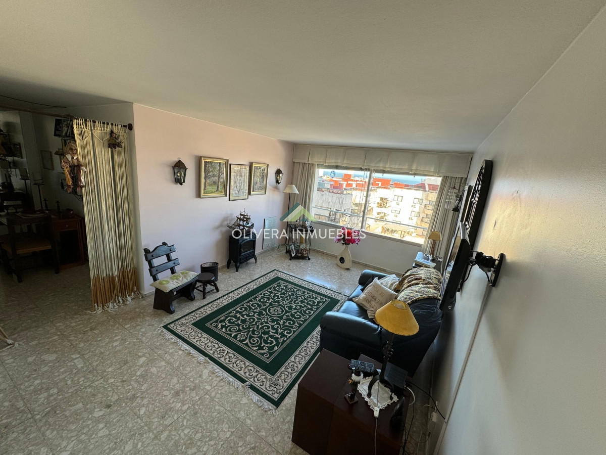 Apartamento ID.11465 - Apartamento en venta de 1 dormitorio y medio en Punta del Este