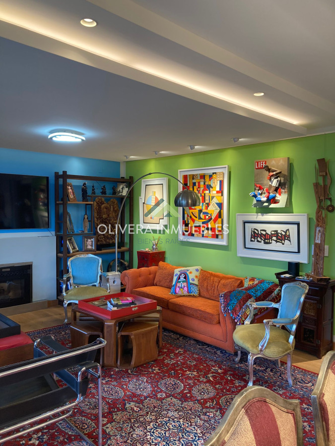 Apartamento ID.12476 - Apartamento en venta 3 dormitorios, con patio y una vista única al lago. 