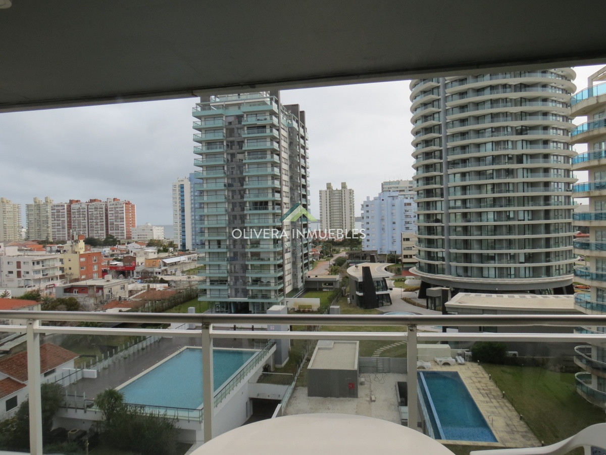 Apartamento ID.5345 - Venta de apartamento 3 dormitorios, full amenities, en uno de los mejores barrios de Punta del Este 