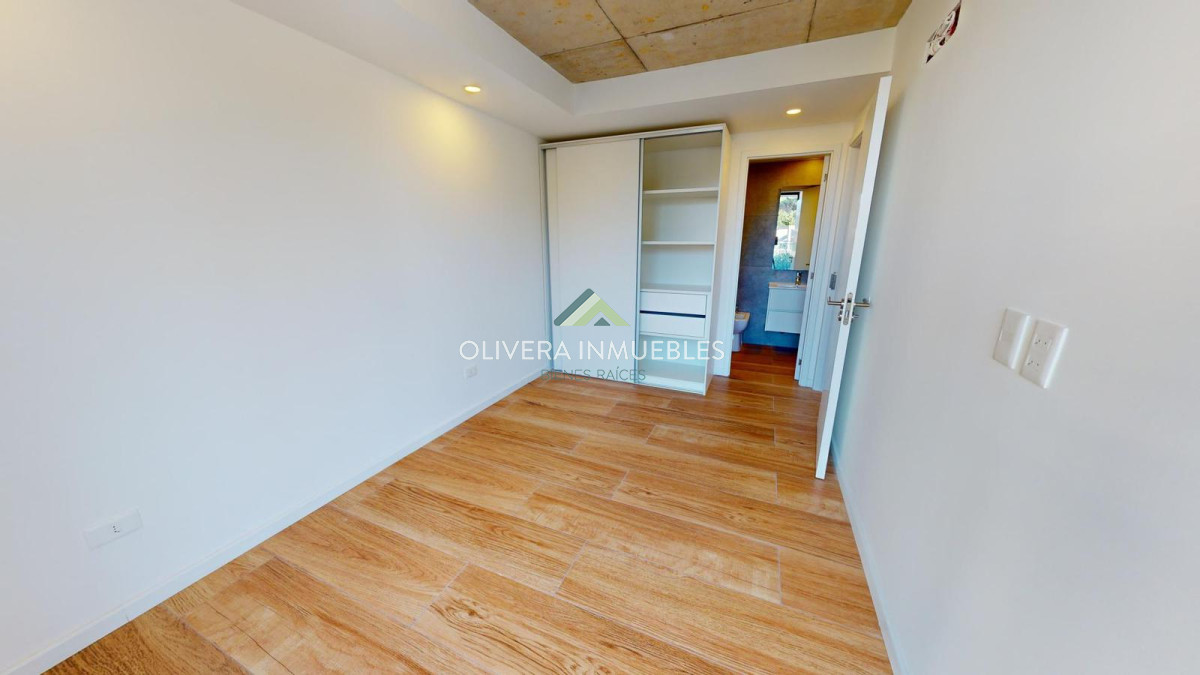 Apartamento ID.12138 - Oportunidad en primera línea, 2 dormitorios, 2 baños.