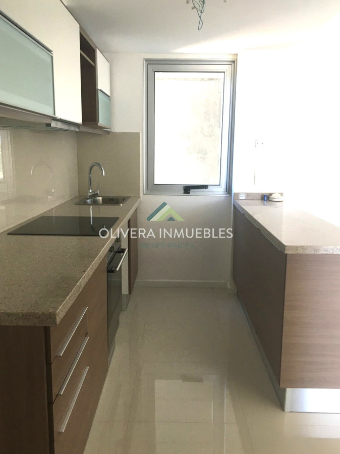 Apartamento ID.2267 - Apartamento en venta en Punta del Este, sobre la Avenida Roosevelt en Edificio Gala Vista.