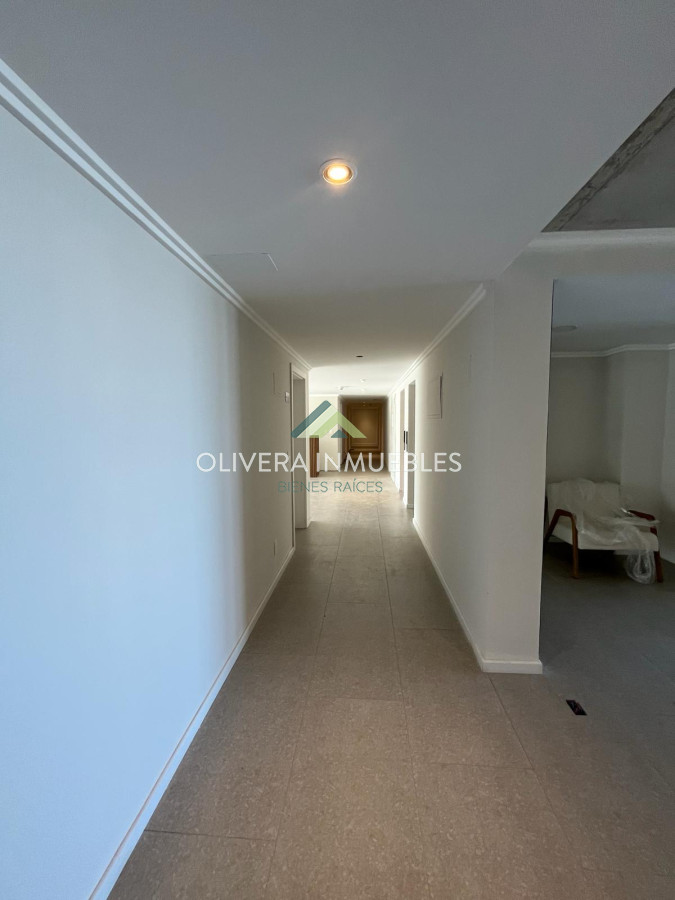 Apartamento ID.11435 - Apartamento en venta, alquiler anual o alquiler de verano  de 2 dormitorio en Playa Mansa, Punta del Este