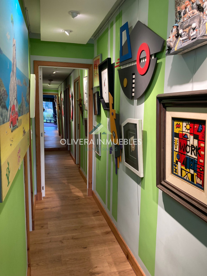 Apartamento ID.12476 - Apartamento en venta 3 dormitorios, con patio y una vista única al lago. 