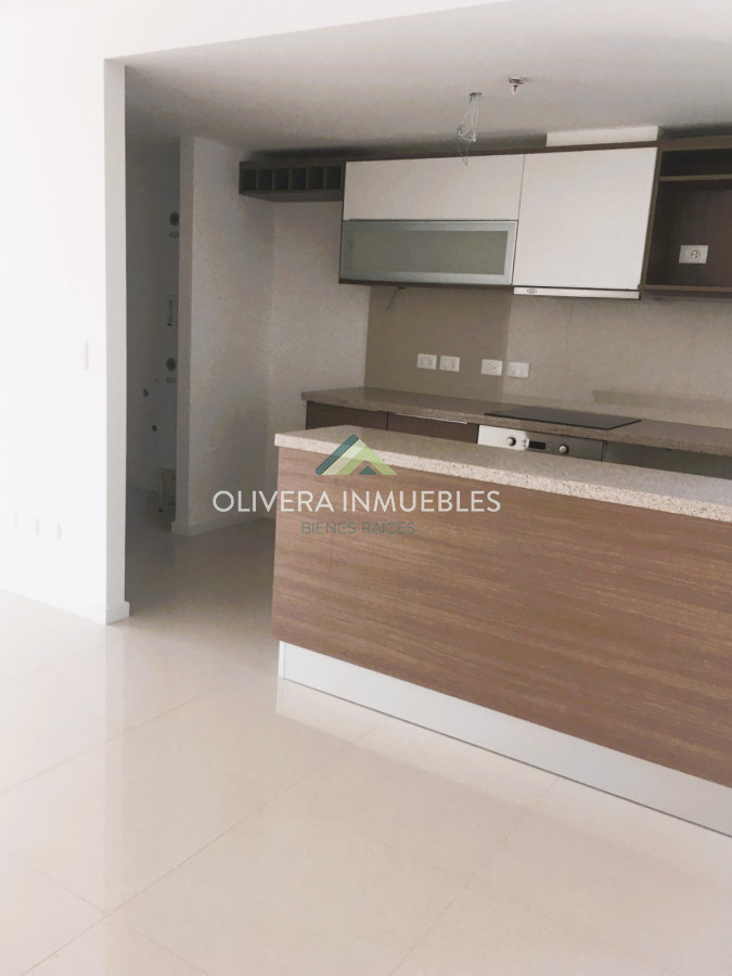 Apartamento ID.2267 - Apartamento en venta en Punta del Este, sobre la Avenida Roosevelt en Edificio Gala Vista.