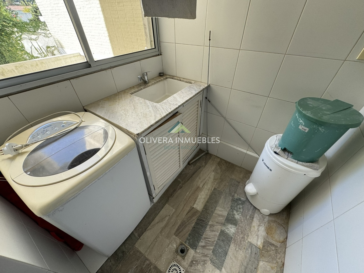 Apartamento ID.11812 - Apartamento en venta de 4 dormitorios en Playa Mansa Punta del Este