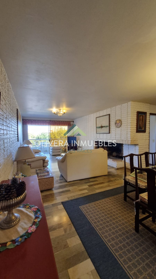 Apartamento ID.11812 - Apartamento en venta de 4 dormitorios en Playa Mansa Punta del Este